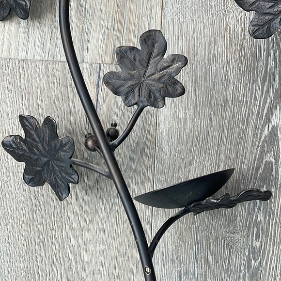 (2) Pottery Barn Bronze Metal Vine/Leaf Candle Sconces.Holds a 3”Wx 4”H Candle. - Picture 7 of 7